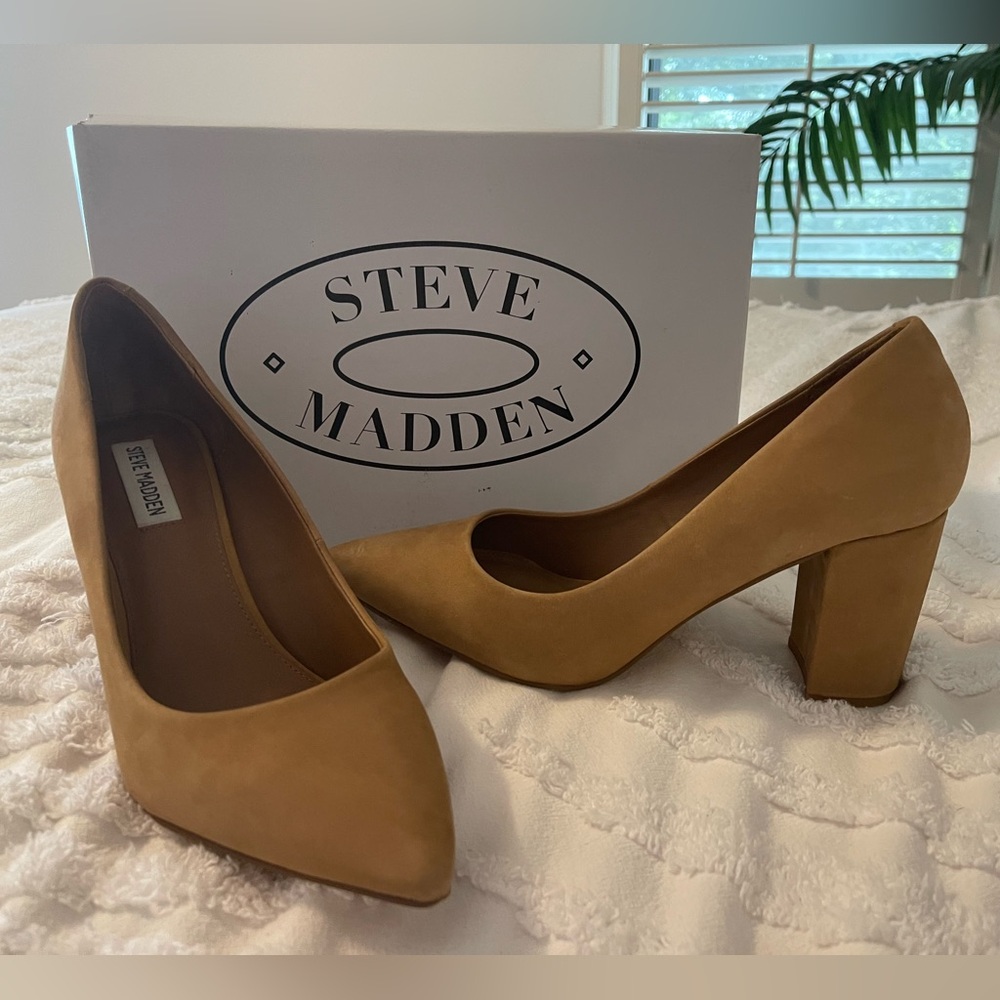 Steve Madden Ashlyn Tan Nubuck Heels
